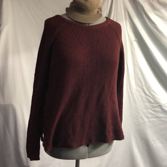 Cozy knitted burgundy Sweater laced up at hips Knitted sweater, long sleeve - Picture 3 of 11